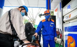 Giá xăng dầu chiều nay 31/10: Xăng E5 RON 92 neo ở mức rẻ, E10 RON 95 còn gần đáy hơn, giá đầy bình các mẫu xe ga 125cc