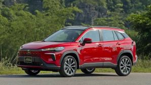 Toyota ra mắt ‘át chủ bài’ Corolla Cross 2024 giá từ 820 triệu đồng tại Việt Nam, đe nẹt Honda HR-V