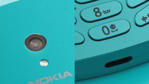 Chỉ hơn 1.3 triệu đồng, cục gạch huyền thoại Nokia 3210 4G vừa có hàng đã lại cháy hàng vì quá hot
