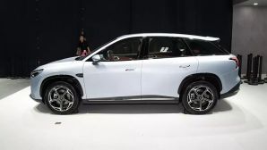 ‘Vua SUV giá rẻ’ 455 triệu đồng ra mắt so kè Mazda CX-5: Trang bị xịn như VinFast VF 8, đẹp hơn CR-V