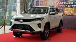 Giá xe Toyota Fortuner lăn bánh giữa tháng 2/2025 đang ‘cực mềm’, đại chiến Ford Everest và Santa Fe