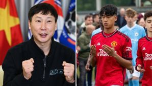 Thần đồng gốc Việt gây sốt tại Manchester United, HLV Kim Sang Sik và ĐT Việt Nam nhận tin vui?