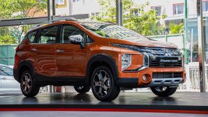 Giá lăn bánh Mitsubishi Xpander Cross cuối tháng 2/2025 ‘rẻ như rau’ kèm quà tặng xịn sò ai cũng mê