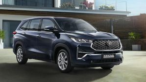 Toyota Innova Hycross 2025 ra mắt với giá chỉ từ 512 triệu đồng, trang bị át vía Mitsubishi Xpander