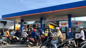 Giá xăng dầu hôm nay 1/5: Giảm chạm đáy trong kỳ nghỉ lễ, xuống mức thấp nhất trong vòng 4 năm 