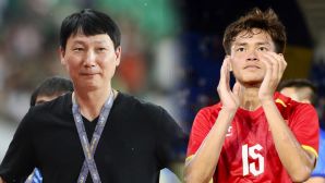 'Viên ngọc quý' ĐT Việt Nam báo tin vui, HLV Kim Sang-sik thở phảo ở giải châu Á