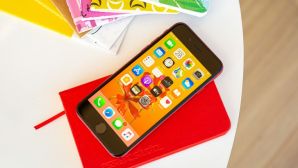 Chỉ hơn 2 triệu, chiếc iPhone này mạnh ngang iPhone 11, có thể so kè với vua tầm trung Galaxy A56