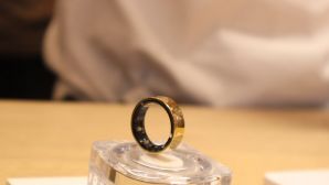 Trên tay Galaxy Ring: Nhẫn thông minh đầu tiên tích hợp trợ lý sức khỏe cá nhân Galaxy AI, giá 9,99 triệu