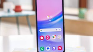 Đây là vua doanh số Android của năm ngoái, chỉ xếp sau iPhone 15 Pro Max, rẻ như cho tại Việt Nam
