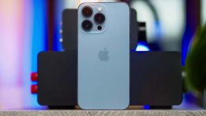 Đây là iPhone Pro xịn xò không kém iPhone 16 Pro nhiều, viền thép phẳng cực sang ăn đứt Galaxy S25