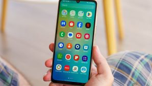 Galaxy A06 vững ngôi vua 4G giá rẻ, giá hơn 2 triệu diện mạo đẹp như iPhone 11, camera xịn như Galaxy S25