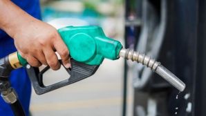 Giá xăng dầu chiều hôm nay 22/5: Mức giảm kỉ lục, nhiều người tiếc hùi hụi khi đổ sớm 