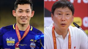 Truyền thông châu Âu 'phát sốt' vì Hai Long, HLV Kim Sang-sik tiến cử trò cưng tới Manchester United