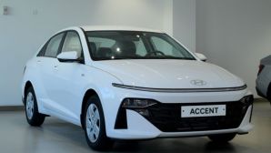 Giá lăn bánh Hyundai Accent siêu rẻ đầu tháng 6/2025, quyết tâm hạ đo ván Toyota Vios và Honda City