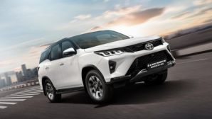 Toyota Fortuner Hybrid 2025 chính thức ra mắt, 'đe nẹt' Ford Everest và Hyundai Santa Fe với giá mềm