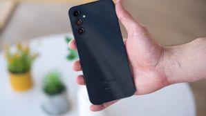 Đây là vua doanh số Android một thời, tháng 6/2025 vẫn bán, giá rẻ như bèo có phần xịn hơn iPhone 16