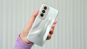 Vua nhiếp ảnh tầm trung OPPO Reno12 5G giá chỉ 9 triệu, màn hình xịn hơn iPhone 16, so kè Galaxy S25