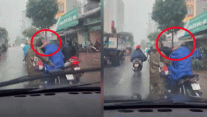 Clip người đàn ông tát liên tiếp vào mặt, dùng tay ghì cổ tài xế xe ôm công nghệ giữa trời mưa