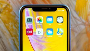 iPhone XR rẻ như cỏ, cũng 1 camera đơn giản như iPhone 16e, vẫn có iOS mới, ngon vài năm tới