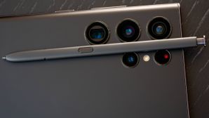 Galaxy S22 Ultra dễ mua như kẹo, trang bị xịn không kém Galaxy S25 Ultra nhiều, ăn đứt iPhone 16 Pro