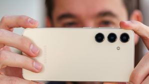 Galaxy S24 5G hạ giá rẻ kỷ lục tháng 7, trang bị vẫn cứ một 9 một 10 với iPhone 16, AI siêu xịn