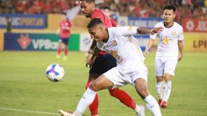 Ngựa ô V.League dằn mặt, thương vụ chiêu mộ sao Việt kiều của CLB CAHN đổ bể