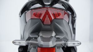Tin xe trưa 31/7: Honda Vario mới giá 39 triệu đồng rẻ hơn Air Blade đã về Việt Nam với màu cực đẹp