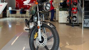 Tin xe máy 1/8: Honda mở bán ‘huyền thoại côn tay’ 150cc mới chất hơn Winner X, giá 37,5 triệu đồng