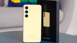 Galaxy S24 FE đại hạ giá tháng 8, AI Phone rẻ số 1 Việt Nam, trang bị xịn đe nẹt iPhone 16