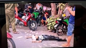 Nam thanh niên tự đâm vào bụng rồi gục giữa đường, hiện trường be bét khiến người dân kinh hãi