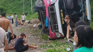 Hiện trường ám ảnh vụ lật xe khách 29 chỗ khiến 1 người tử vong, nguyên nhân gây nên tai nạn?