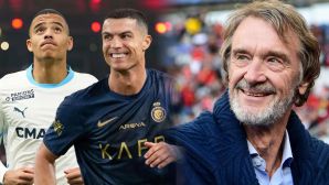 Ronaldo giúp Manchester United 'vượt khó', Sir Jim Ratcliffe nhận món quà lớn từ kẻ bị 'ruồng bỏ'