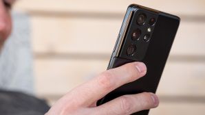 Galaxy S21 Ultra camera zoom xa 100x khủng hơn iPhone 16 Pro Max, giá rẻ như bèo đầu tháng 8