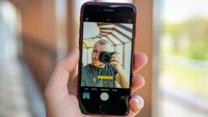 iPhone SE 2 giá chạm đáy vực, chỉ hơn 2 triệu, mạnh ngang iPhone 11 Pro Max, nhỏ gọn vô địch
