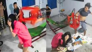 Uẩn khúc khiến người anh cầm ghế đánh em gái dã man, đã rõ lý do cả gia đình không một ai can ngăn
