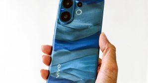 Trên tay vivo V60: Điện thoại tầm trung với camera ZEISS cực xịn so kè Galaxy S25, iPhone 16