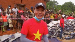 Bất ngờ với số tiền team Quang Linh Vlogs ủng hộ nhân dân Cuba