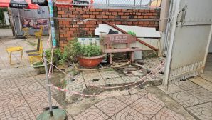 Sau tiếng nổ lớn, người dân bàng hoàng phát hiện người đàn ông nằm trên vỉa hè với bàn tay và đùi phải bị dập nát