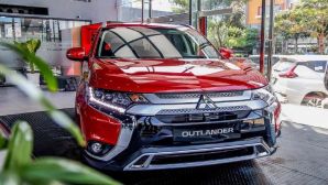 Tin xe 30/8: Mitsubishi Outlander quyết đấu Mazda CX-5 nhờ giá lăn bánh cạnh tranh cuối tháng 8/2025