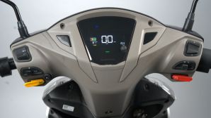 ‘Kẻ hủy diệt Honda Vision’ chính thức ra mắt giá 23 triệu đồng rẻ như Wave Alpha, có màn LCD cực nét