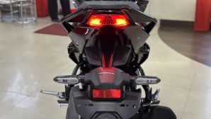 Tin xe máy 23/9: ‘Huyền thoại côn tay’ 125cc của Honda về đại lý giá 29 triệu đồng, đẹp hơn Winner R