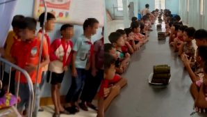 Hiệu phó giải thích khó tin lý do không cho đưa học sinh ngộ độc đi cấp cứu, nhân chứng phản bác gay gắt