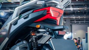 Tin xe hot 29/9: ‘Cơn ác mộng của Honda SH’ chính thức ra mắt với giá rẻ, có phanh ABS 2 kênh và TCS