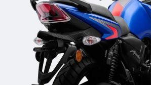 Tin xe hot 3/10: ‘Vua côn tay’ 160cc mới có ABS ra mắt giá 61 triệu đồng, đe nẹt Exciter và Winner R