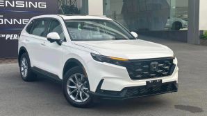 Giá xe Honda CR-V lăn bánh cập nhật đầu tháng 10/2025: Thách thức Mazda CX-5 bằng ưu đãi cực khủng