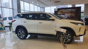 Toyota Fortuner có giá lăn bánh cực ‘mềm’ đầu tháng 10/2025, quyết ‘chơi tất tay’ với Ford Everest