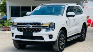 Giá lăn bánh Ford Everest đầu tháng 10/2025 cực rẻ, ‘đè bẹp’ cả Hyundai Santa Fe và Toyota Fortuner
