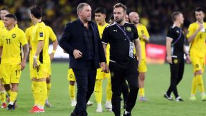 Malaysia 'nội chiến' sau án phạt của FIFA, kình địch ĐT Việt Nam chuẩn bị thay tướng?
