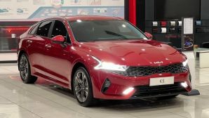 Nhận ưu đãi khủng, giá lăn bánh Kia K5 giảm mạnh giữa tháng 10/2025, ‘chơi tất tay’ với Toyota Camry