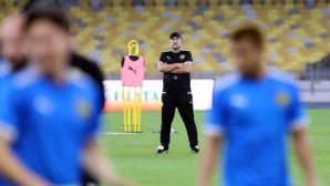 HLV Malaysia vạ miệng sau án phạt của FIFA, kình địch của HLV Kim Sang-sik bị đuổi việc?